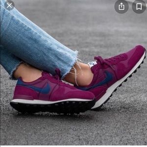 Nike Wmns Internationalist